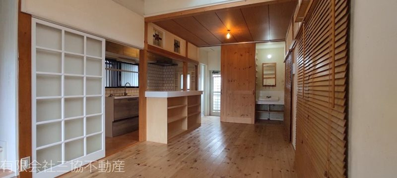 本町貸家（2LDK）の居間・リビング|1F　LDK11.75帖