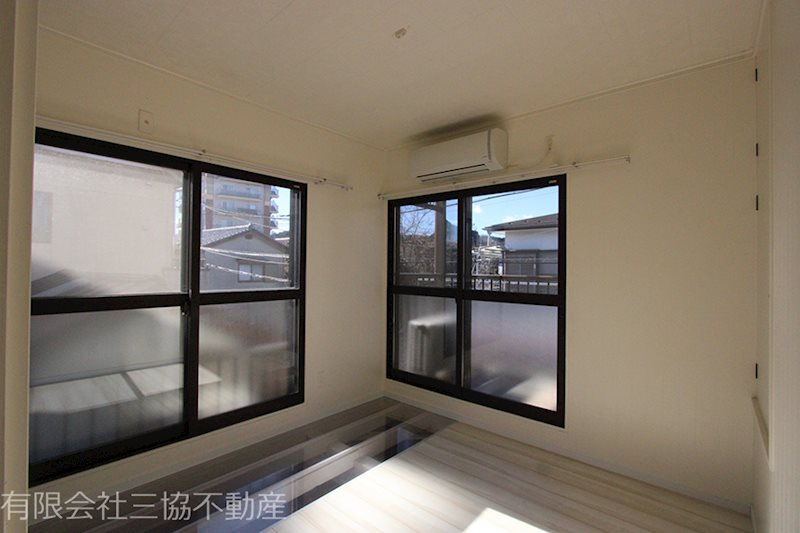 本町貸家（2LDK）の寝室|2F西側洋室4.5帖　※エアコンは残置物