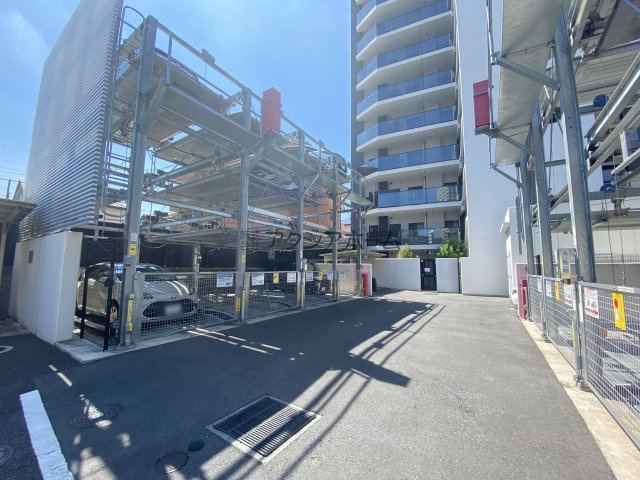 プレシス所沢元町　の駐車場