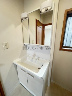 【独立洗面台】 | 東村山市恩多町5丁目　中古一戸建　～LDKゆったり18帖～ | シャンプードレッサー付洗面化粧台