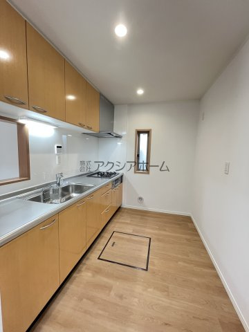 東村山市恩多町5丁目　中古一戸建　～LDKゆったり18帖～のキッチン