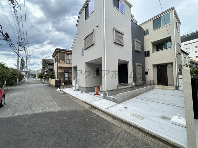 東村山市本町1丁目・全2棟　新築未入居一戸建　2号棟の前面道路含む現地写真