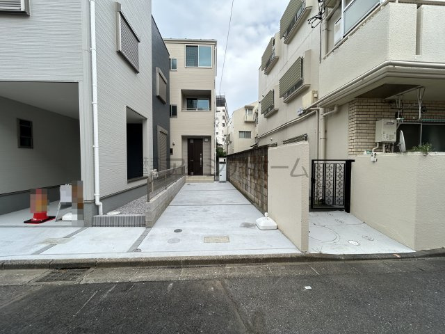 東村山市本町1丁目・全2棟　新築未入居一戸建　2号棟の駐車場|カースペース1台