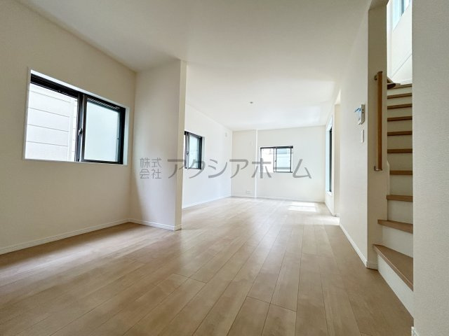 東村山市本町1丁目・全2棟　新築未入居一戸建　2号棟の居間・リビング