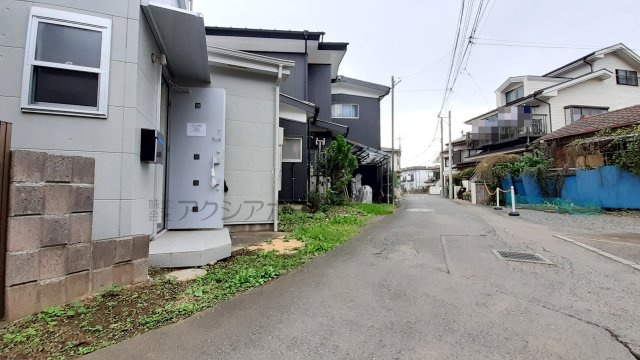 所沢市宮本町2丁目　中古一戸建　～LDK13.5帖～の前面道路含む現地写真
