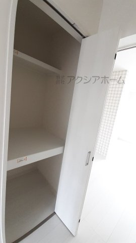 所沢市宮本町2丁目　中古一戸建　～LDK13.5帖～の収納|2階廊下の収納スペース