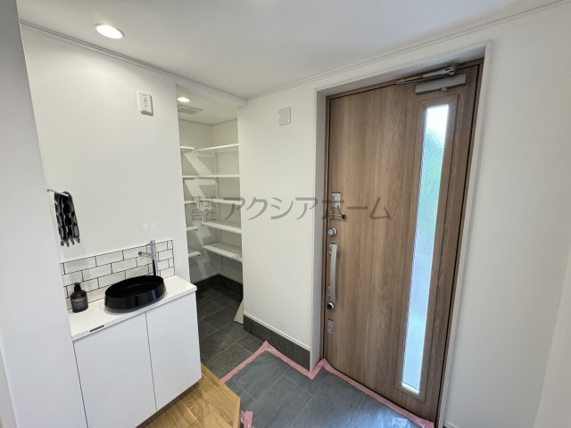 東大和市芋窪5丁目・全3棟　新築未入居一戸建　1号棟の玄関