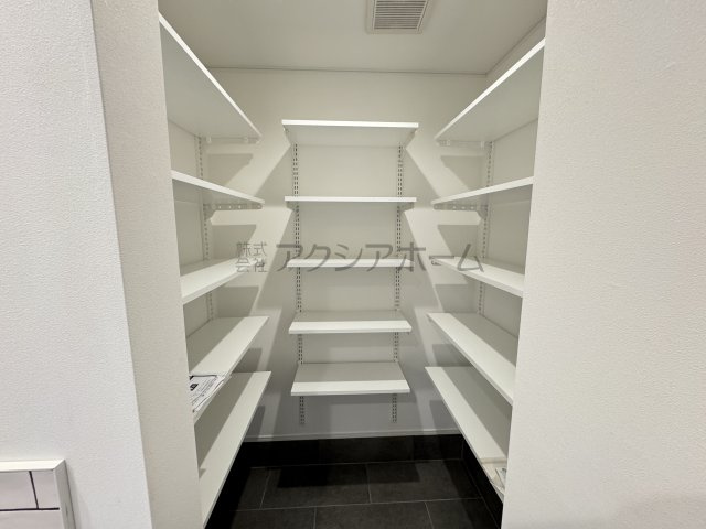 東大和市芋窪5丁目・全3棟　新築未入居一戸建　1号棟の収納|シューズクローク