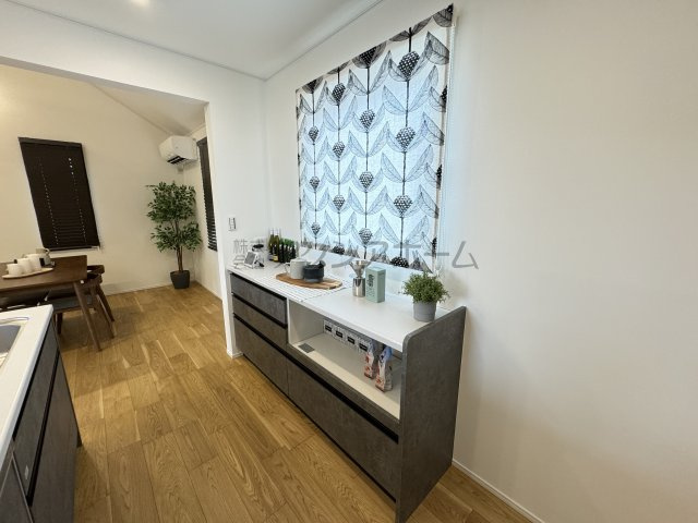 東大和市芋窪5丁目・全3棟　新築未入居一戸建　1号棟のその他|キッチン後ろ