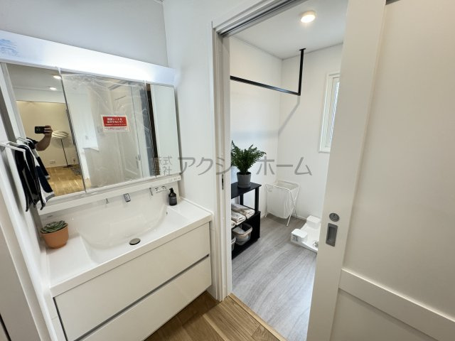 東大和市芋窪5丁目・全3棟　新築未入居一戸建　1号棟の独立洗面台