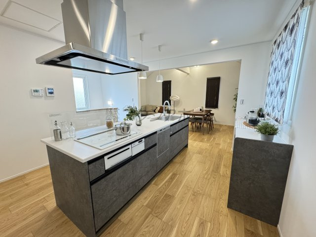 東大和市芋窪5丁目・全3棟　新築未入居一戸建　1号棟のキッチン|アイランドキッチン