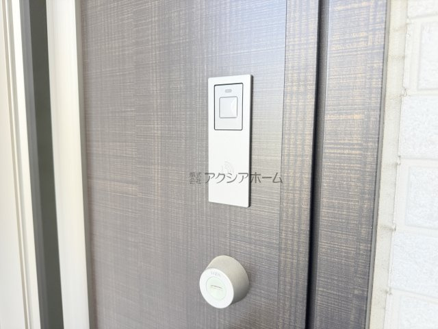 所沢市東所沢3丁目・全4棟　新築一戸建　D号棟の玄関|高い防犯性と利便性のカードキーで楽々開錠♪