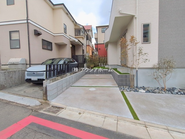 所沢市東所沢3丁目・全4棟　新築一戸建　D号棟の前面道路含む現地写真|2025年10月7日撮影