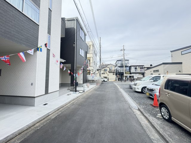 所沢市弥生町・全2棟　新築一戸建　A号棟　～3階建～の駐車場|現地写真（2025年11月20日撮影）