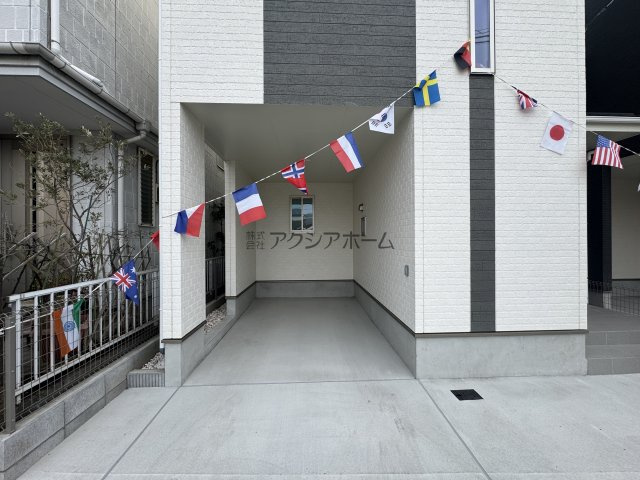 所沢市弥生町・全2棟　新築一戸建　B号棟　～3階建～の玄関|現地写真（2025年10月30日撮影）