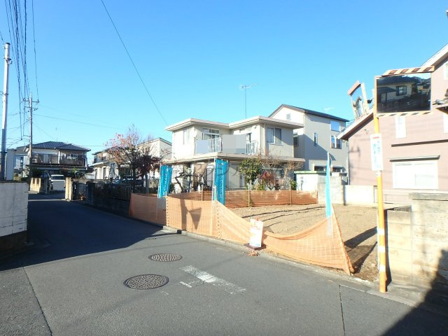 入間市豊岡4丁目・全1区画　建築条件なし土地　～買物便利～の前面道路含む現地写真|現地写真