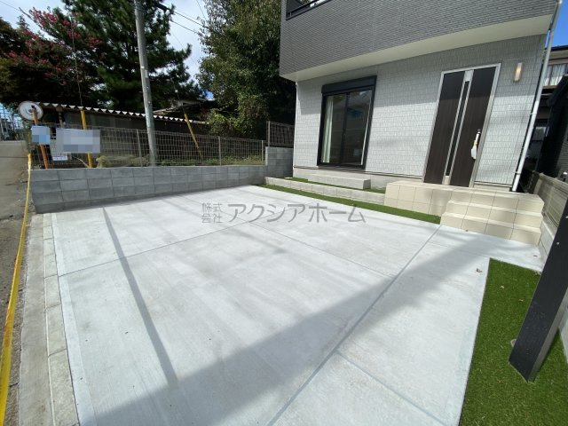 所沢市岩岡町・全2棟　新築一戸建　1号棟　～並列駐車2台可～の駐車場|カースペース並列2台