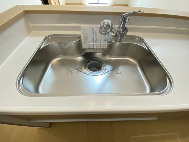 所沢市岩岡町・全2棟　新築一戸建　1号棟　～並列駐車2台可～のキッチン|浄水器付水栓