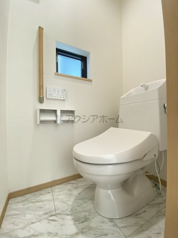 所沢市岩岡町・全2棟　新築一戸建　1号棟　～並列駐車2台可～のトイレ|1Fトイレ