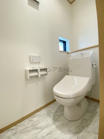 所沢市岩岡町・全2棟　新築一戸建　1号棟　～並列駐車2台可～のトイレ|2Fトイレ