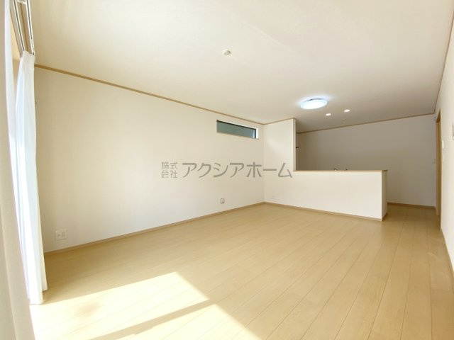 所沢市岩岡町・全2棟　新築一戸建　1号棟　～並列駐車2台可～の居間・リビング