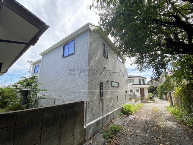 所沢市岩岡町・全2棟　新築一戸建　1号棟　～並列駐車2台可～の外観