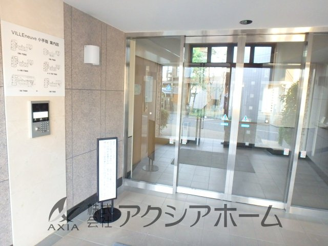 ヴィルヌーブ小手指のエントランス|オートロック対応のエントランスです。