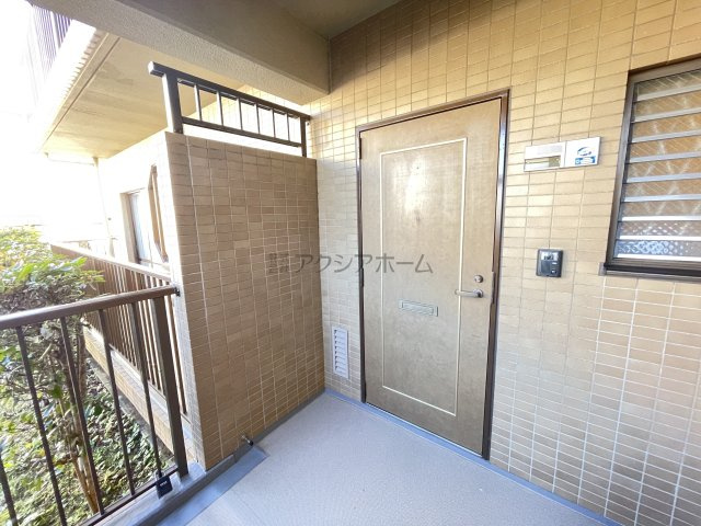 モアステージ東所沢の玄関