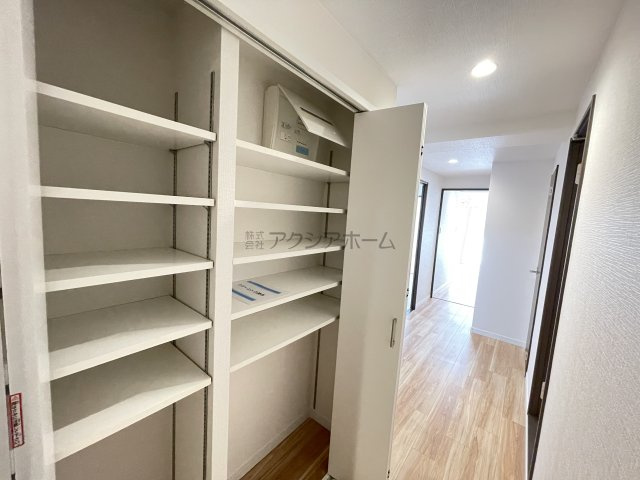 モアステージ東所沢の収納|廊下の収納スペース