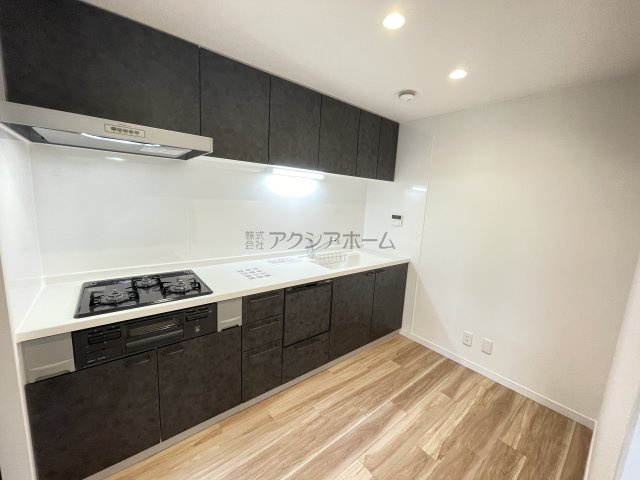 モアステージ東所沢の居間・リビング|壁付けのシステムキッチン