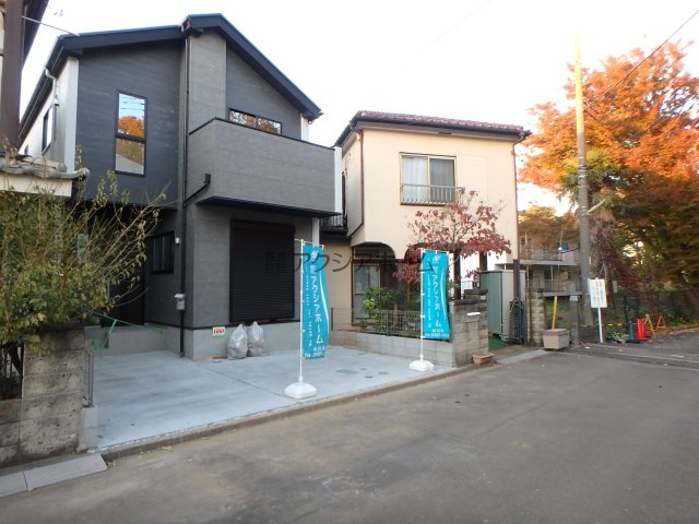 所沢市北原町・全1棟　新築一戸建　～LDK18.6帖～の駐車場|並列2台可能（車種制限あり）