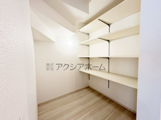 所沢市北原町・全1棟　新築一戸建　～LDK18.6帖～の前面道路含む現地写真