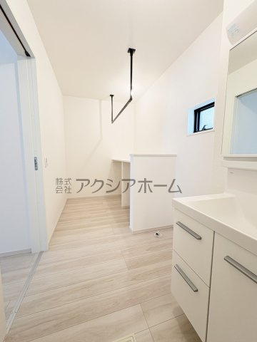 所沢市北原町・全1棟　新築一戸建　～LDK18.6帖～の区画図|並列駐車2台可(車種制限あり)、南道路に面し日当たり良好です。