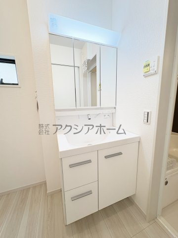 所沢市北原町・全1棟　新築一戸建　～LDK18.6帖～の玄関