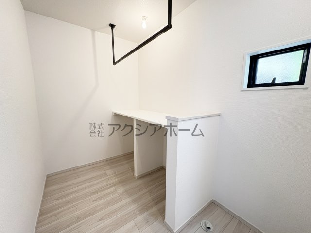 所沢市北原町・全1棟　新築一戸建　～LDK18.6帖～の独立洗面台