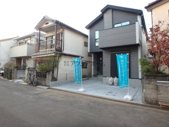 所沢市北原町・全1棟　新築一戸建　～LDK18.6帖～の前面道路含む現地写真