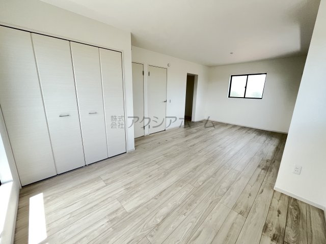 所沢市中富・全1棟　新築一戸建　～駐車並列3台可～の寝室|2F洋室13.8帖