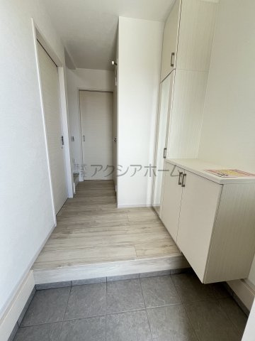 所沢市中富・全1棟　新築一戸建　～駐車並列3台可～の玄関