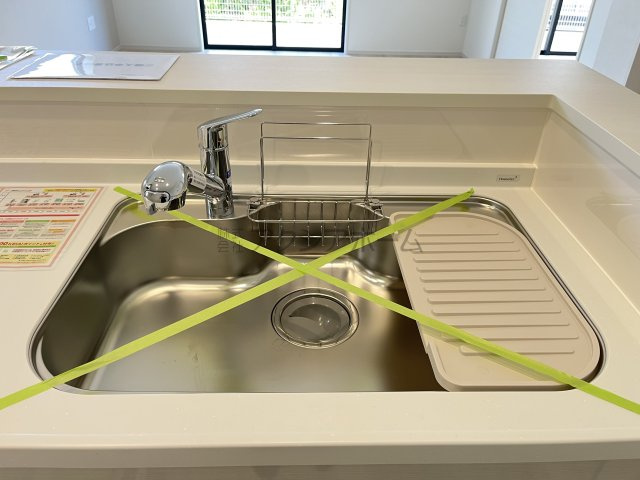 所沢市中富・全1棟　新築一戸建　～駐車並列3台可～のキッチン|浄水器付水栓