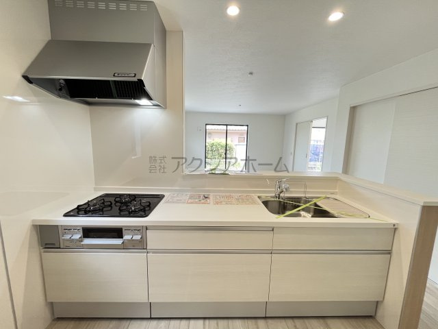 所沢市中富・全1棟　新築一戸建　～駐車並列3台可～のキッチン|家事動線のよい対面キッチン！