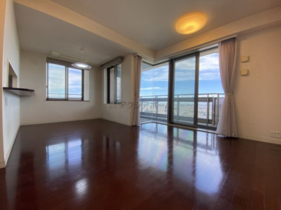 【居間・リビング】 | アイムふじみ野タワー西館 | 広々としたLDK17.8帖、日当たり・通風・眺望良好で快適な居住環境です♪