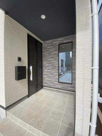 所沢市緑町4丁目・全3棟　新築一戸建　2号棟　～3階建～の玄関