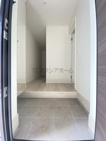 所沢市緑町4丁目・全3棟　新築一戸建　2号棟　～3階建～の玄関