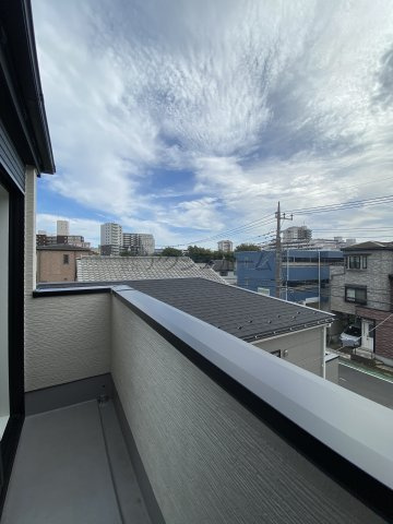 所沢市緑町4丁目・全3棟　新築一戸建　2号棟　～3階建～のバルコニー