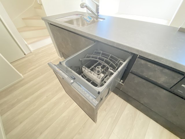 所沢市緑町4丁目・全3棟　新築一戸建　2号棟　～3階建～のキッチン|食器洗浄乾燥機