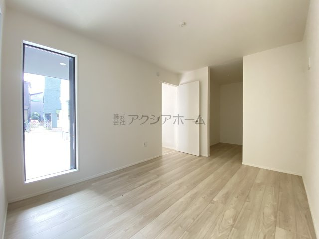 所沢市緑町4丁目・全3棟　新築一戸建　2号棟　～3階建～の洋室|1F洋室8.4帖