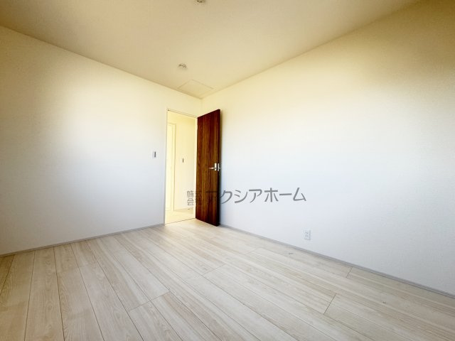 所沢市山口・全2棟　新築一戸建　2号棟　～和室あり～の区画図|幅員約8ｍの道路に面した開放感ある立地。カースペースは並列2台分ございます。