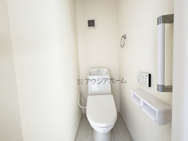 所沢市山口・全2棟　新築一戸建　2号棟　～和室あり～のトイレ|1階トイレ