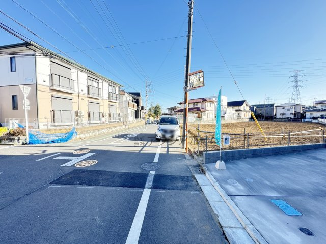 所沢市山口・全2棟　新築一戸建　2号棟　～和室あり～の前面道路含む現地写真