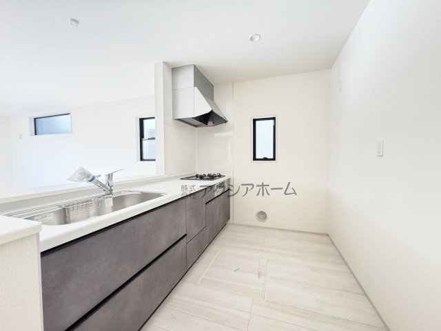 所沢市山口・全2棟　新築一戸建　2号棟　～和室あり～のキッチン|オープンエアなカウンタータイプの対面キッチン